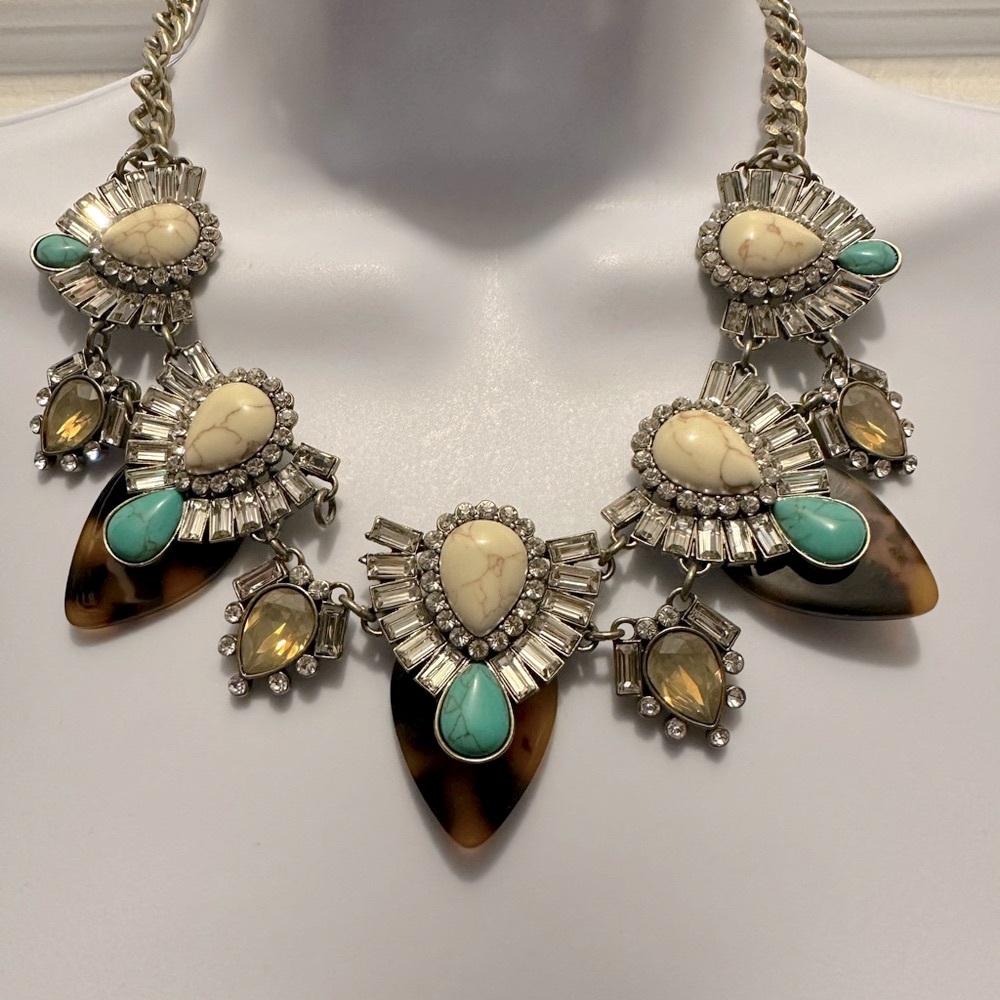🤩🤩🤩!!  Lia Sophia Statement Necklace